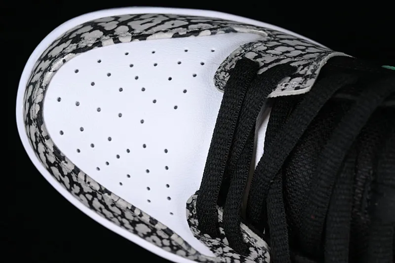 All categories Nk SB Dunk series Nk SB Dunk Low low-top sneakers Nk SB Dunk Low Pro black and white green spotted pattern sports skateboard shoes BQ6817-009